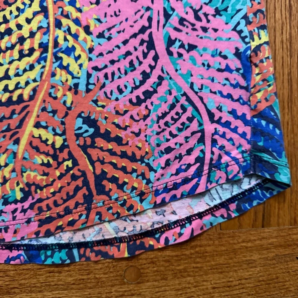 Lilly Pulitzer Porter Henley Top in the Electric Feel print size S - Picture 11 of 16